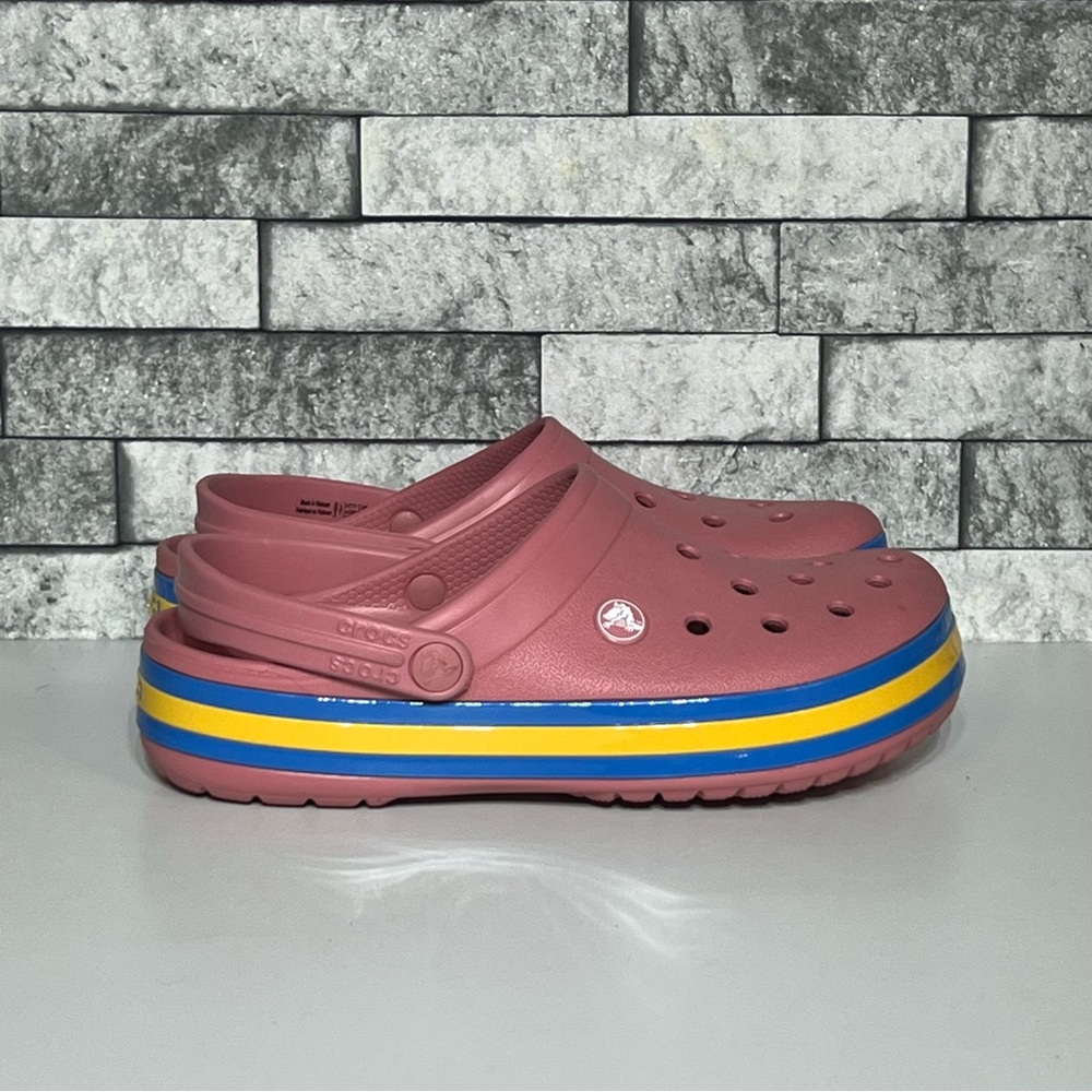 Crocs Croc and Women’s 7 Pink Clogs